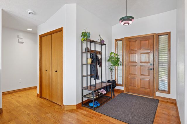 8720 E WOODLAND PARK Dr, Spokane, WA 99217