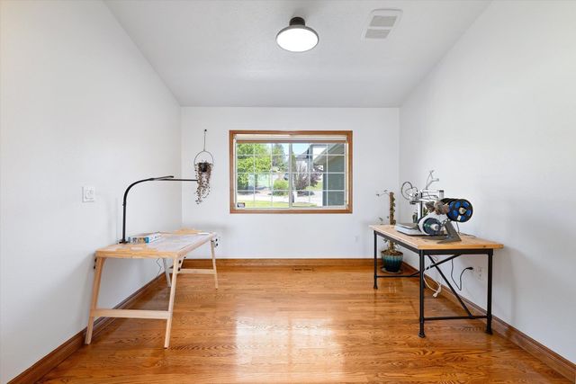 8720 E WOODLAND PARK Dr, Spokane, WA 99217