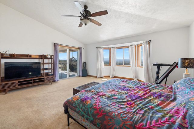 8720 E WOODLAND PARK Dr, Spokane, WA 99217