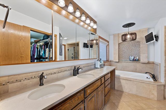 8720 E WOODLAND PARK Dr, Spokane, WA 99217