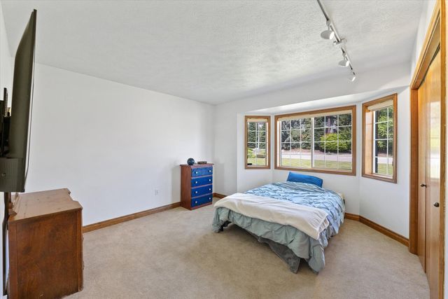 8720 E WOODLAND PARK Dr, Spokane, WA 99217