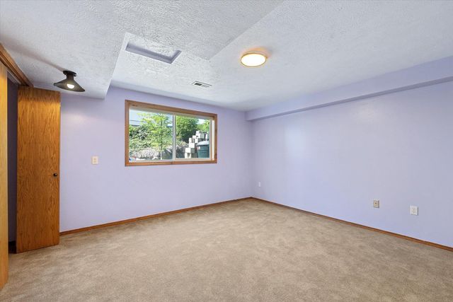 8720 E WOODLAND PARK Dr, Spokane, WA 99217