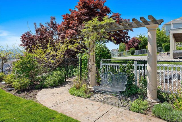 8720 E WOODLAND PARK Dr, Spokane, WA 99217
