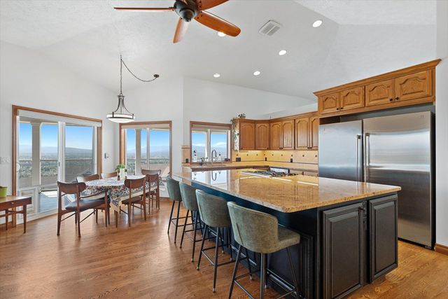 8720 E WOODLAND PARK Dr, Spokane, WA 99217