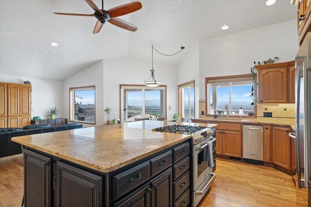 8720 E WOODLAND PARK Dr, Spokane, WA 99217