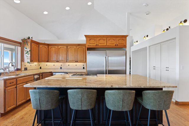 8720 E WOODLAND PARK Dr, Spokane, WA 99217