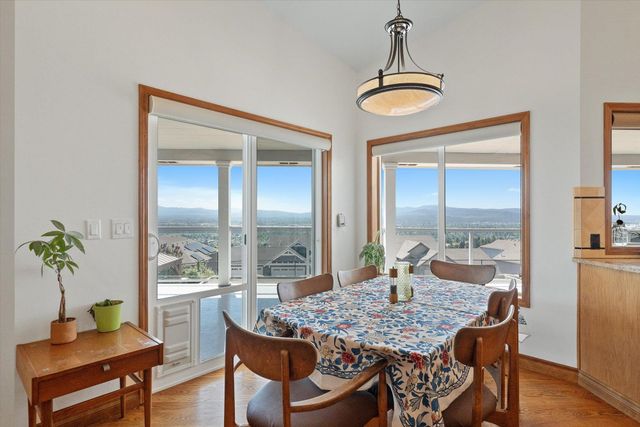 8720 E WOODLAND PARK Dr, Spokane, WA 99217