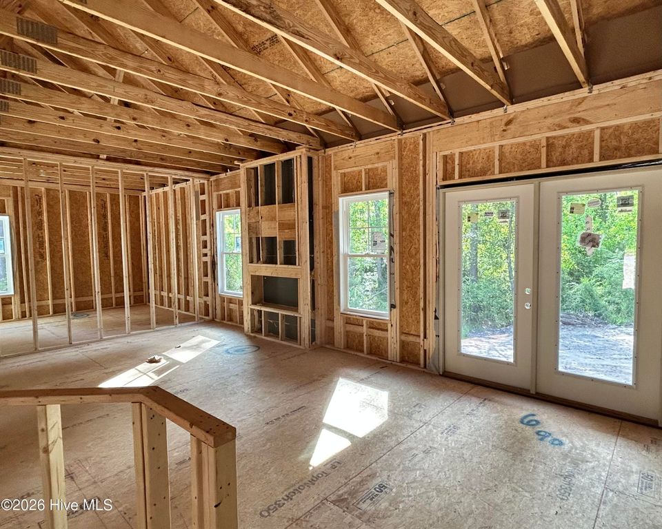 Image 4 of property listing at 1721 Walnut Run Drive, Deep Run, NC 28525