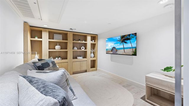 102 24th Street 904, Miami Beach, FL 33139