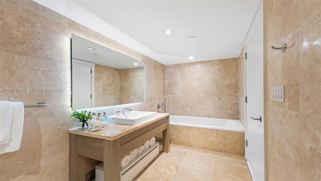 102 24th Street 904, Miami Beach, FL 33139
