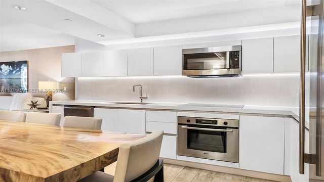 102 24th Street 904, Miami Beach, FL 33139