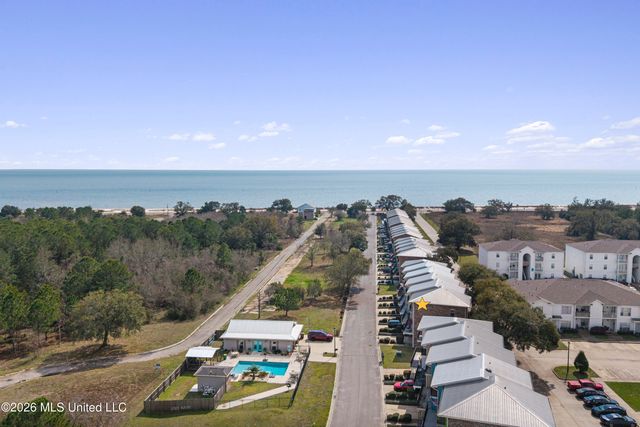 27 Oak Alley Lane, Long Beach, MS 39560