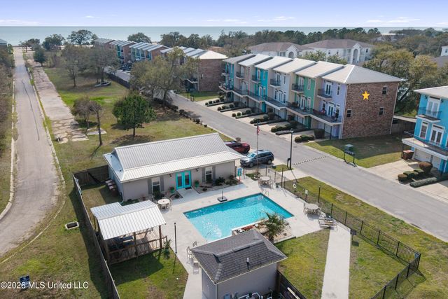 27 Oak Alley Lane, Long Beach, MS 39560