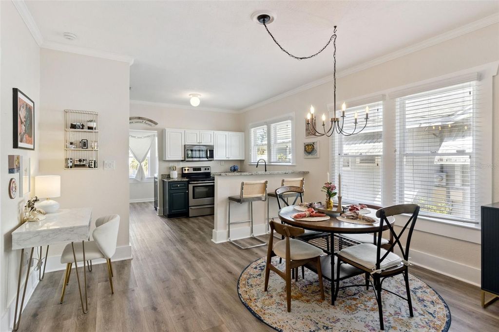 Image 11 of property listing at 812 E PARIS STREET, Tampa, FL 33604