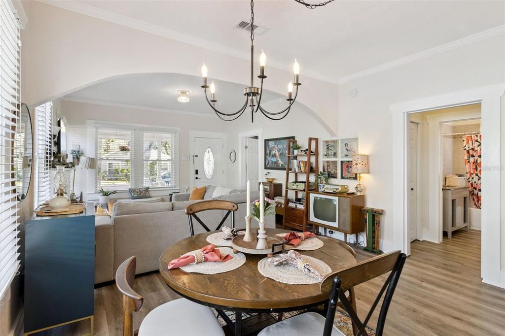 Image 12 of property listing at 812 E PARIS STREET, Tampa, FL 33604