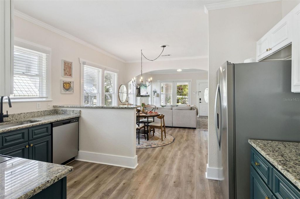 Image 14 of property listing at 812 E PARIS STREET, Tampa, FL 33604