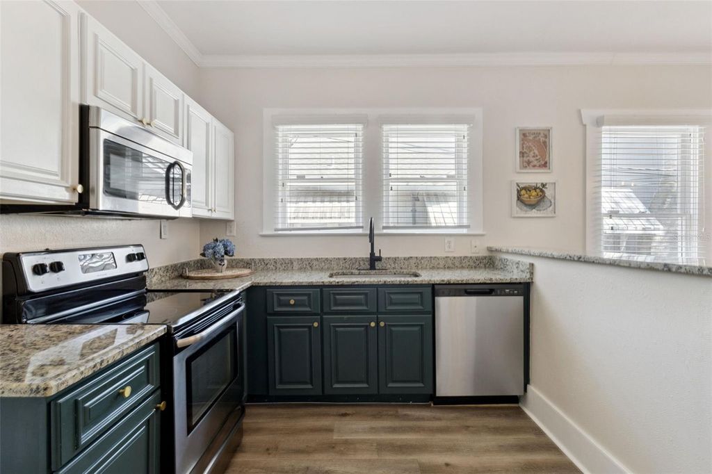 Image 15 of property listing at 812 E PARIS STREET, Tampa, FL 33604