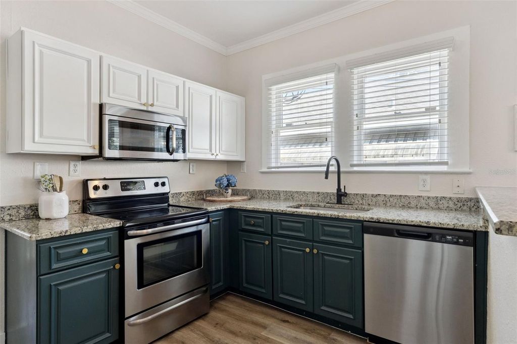 Image 17 of property listing at 812 E PARIS STREET, Tampa, FL 33604