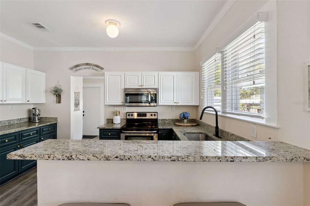 Image 18 of property listing at 812 E PARIS STREET, Tampa, FL 33604