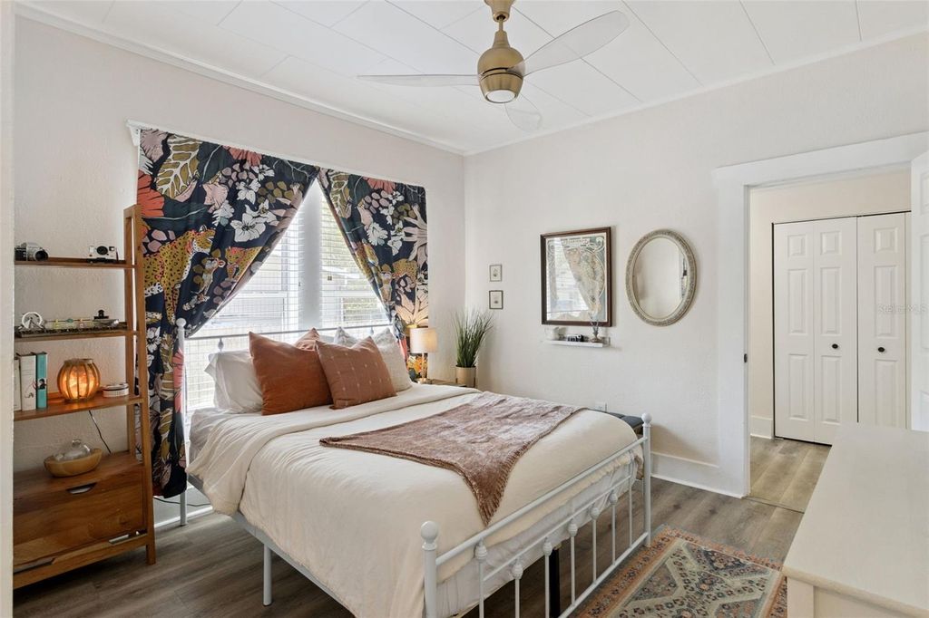 Image 20 of property listing at 812 E PARIS STREET, Tampa, FL 33604