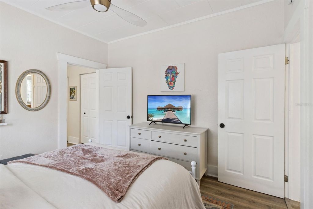 Image 21 of property listing at 812 E PARIS STREET, Tampa, FL 33604