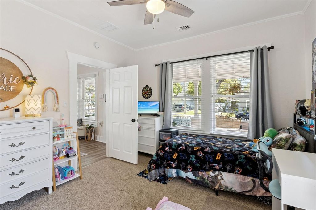 Image 24 of property listing at 812 E PARIS STREET, Tampa, FL 33604