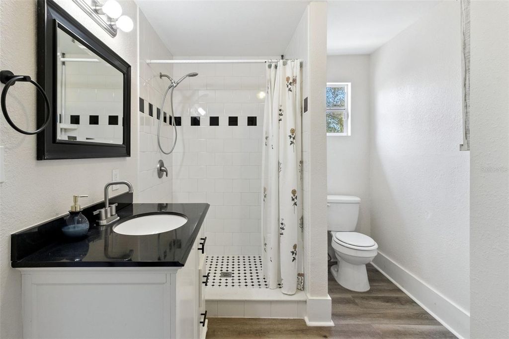 Image 26 of property listing at 812 E PARIS STREET, Tampa, FL 33604