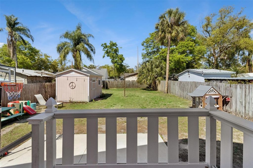 Image 30 of property listing at 812 E PARIS STREET, Tampa, FL 33604