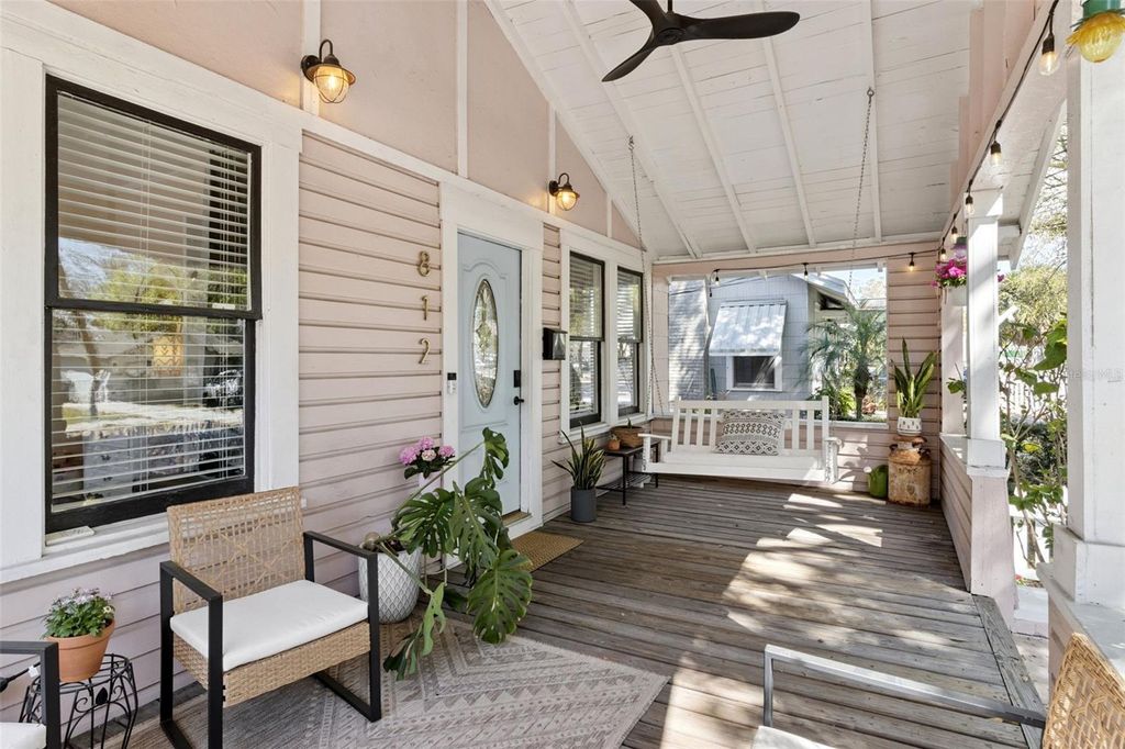 Image 4 of property listing at 812 E PARIS STREET, Tampa, FL 33604
