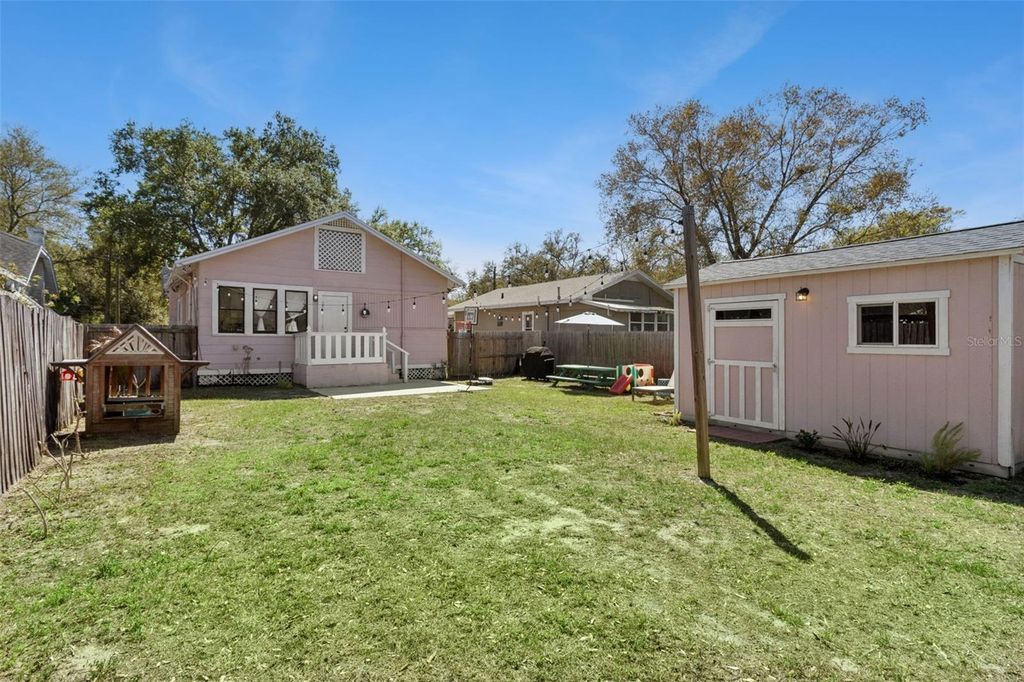 Image 32 of property listing at 812 E PARIS STREET, Tampa, FL 33604