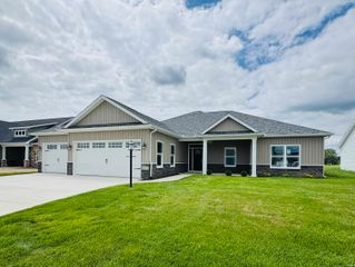 2257 Raccoon Run Boulevard, Winona Lake, IN 46590