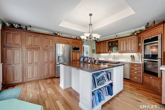 27 Highland Avenue, New Hartford, CT 06057