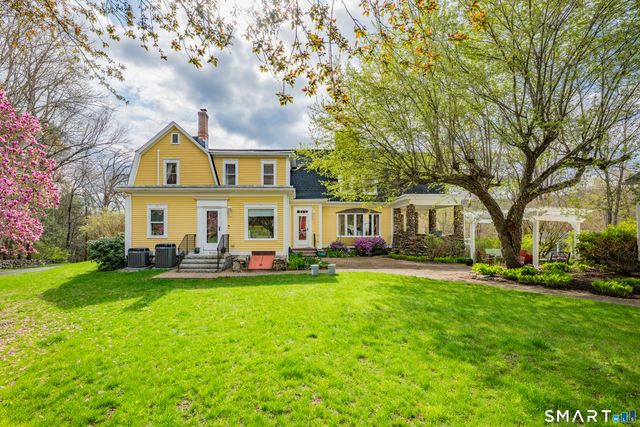 27 Highland Avenue, New Hartford, CT 06057