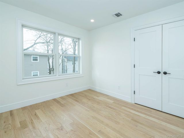 35B Dunwood Road, Port Washington, NY 11050