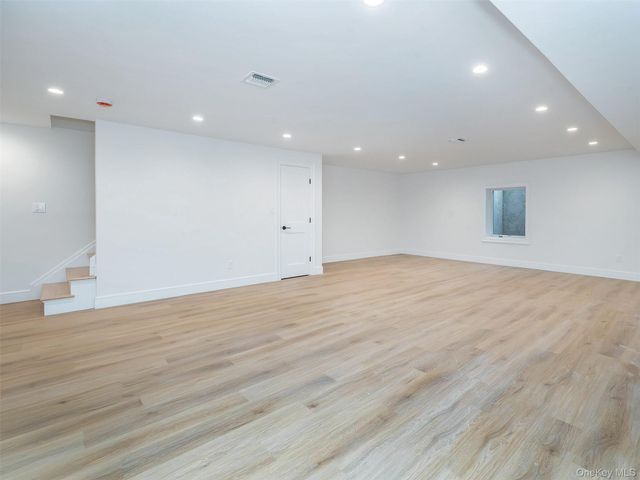 35B Dunwood Road, Port Washington, NY 11050