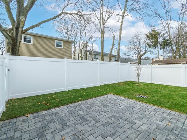 35B Dunwood Road, Port Washington, NY 11050
