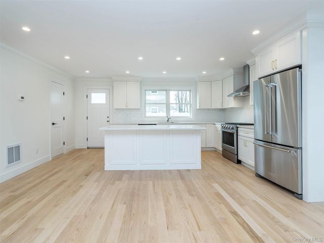 35B Dunwood Road, Port Washington, NY 11050