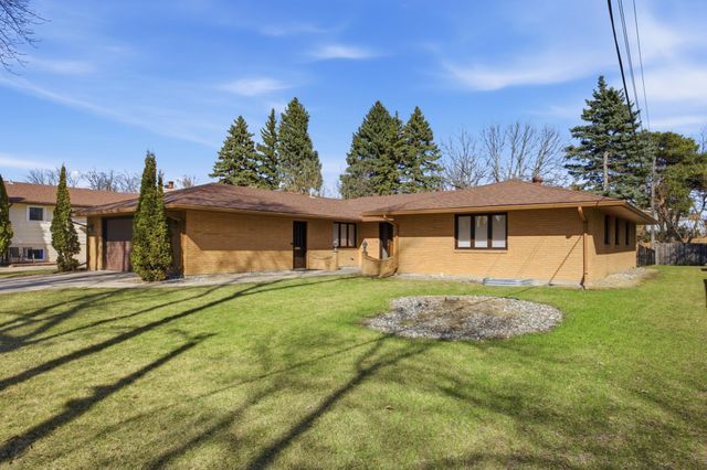 1301 ELM Street N, Fargo, ND 58102