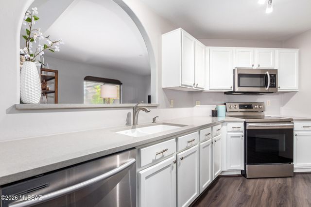 6421 E Koufax Lane, Tucson, AZ 85756