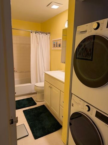 34 Silver Hill Ln 8, Natick, MA 01760