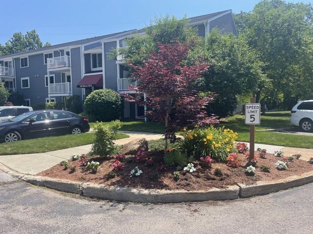 34 Silver Hill Ln 8, Natick, MA 01760