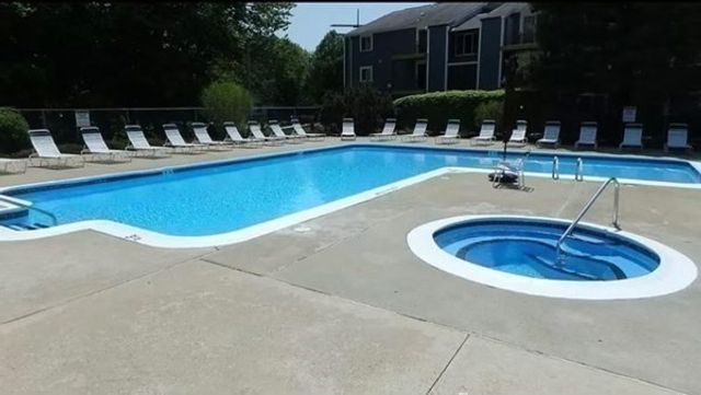 34 Silver Hill Ln 8, Natick, MA 01760