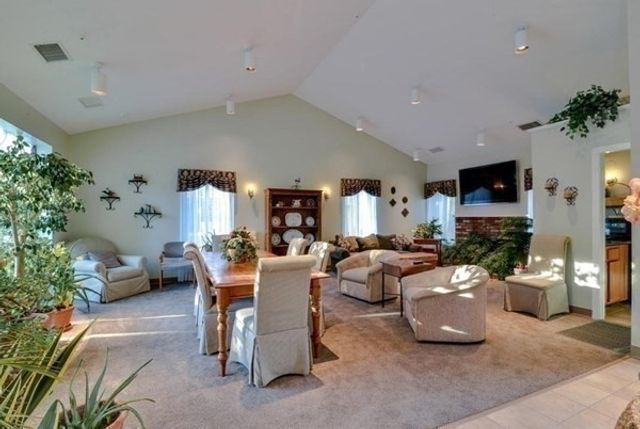 34 Silver Hill Ln 8, Natick, MA 01760