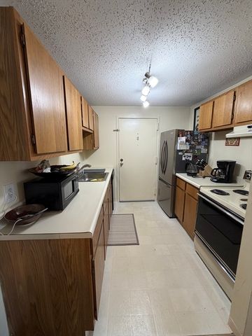 34 Silver Hill Ln 8, Natick, MA 01760