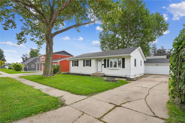 3021 Ravenwood Terrace NW, Cedar Rapids, IA 52405