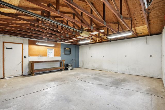 3021 Ravenwood Terrace NW, Cedar Rapids, IA 52405