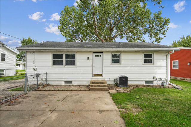 3021 Ravenwood Terrace NW, Cedar Rapids, IA 52405