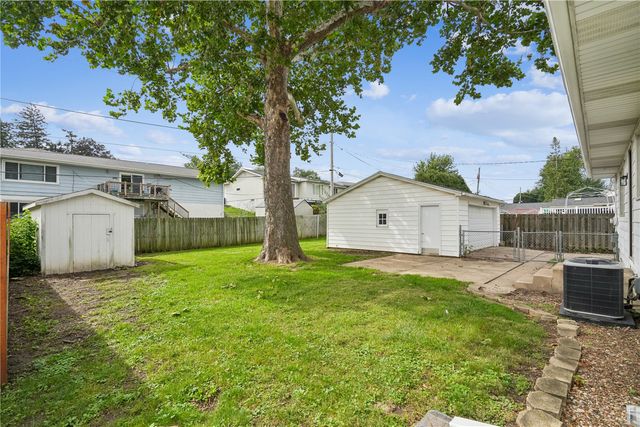 3021 Ravenwood Terrace NW, Cedar Rapids, IA 52405