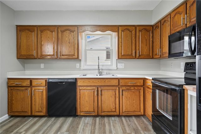 3021 Ravenwood Terrace NW, Cedar Rapids, IA 52405