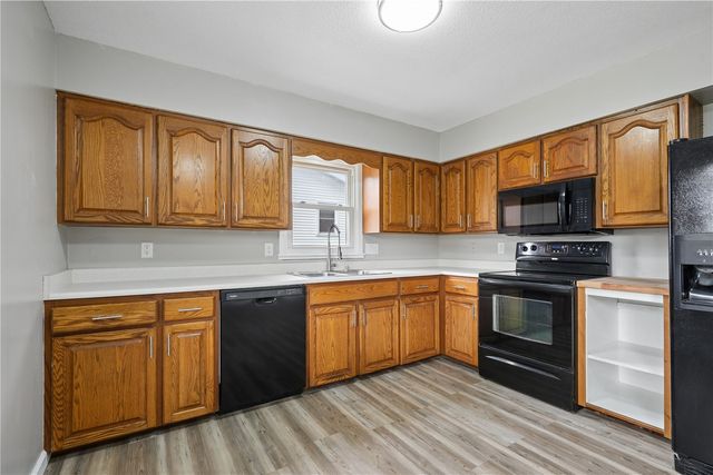 3021 Ravenwood Terrace NW, Cedar Rapids, IA 52405
